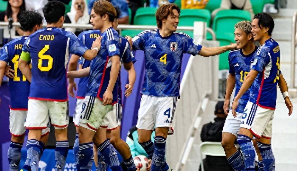 包含殖民地客场轻松赢球,积分榜上升的词条