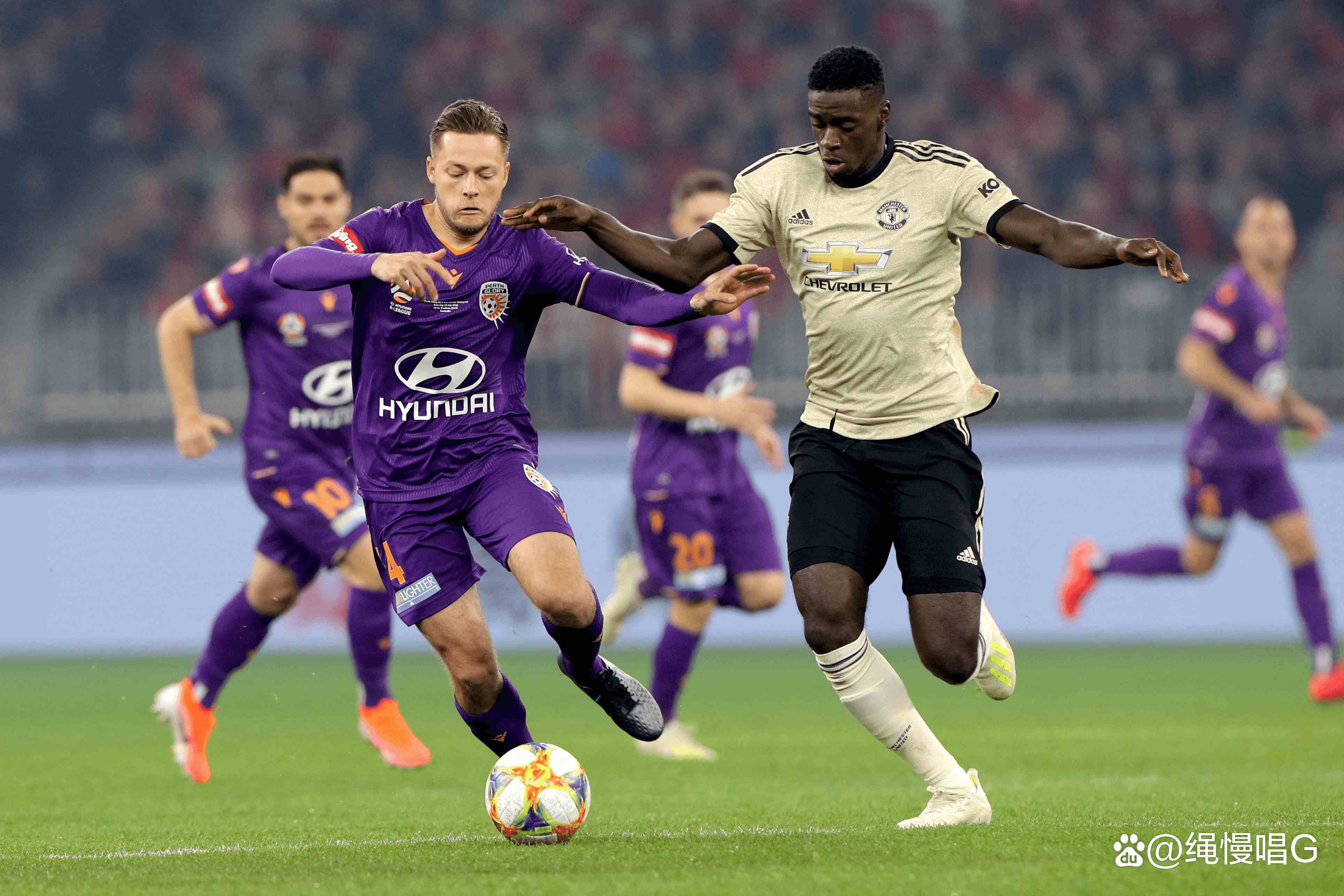 包含多特蒙德勒沃库森豪取三分，斩获胜利的词条