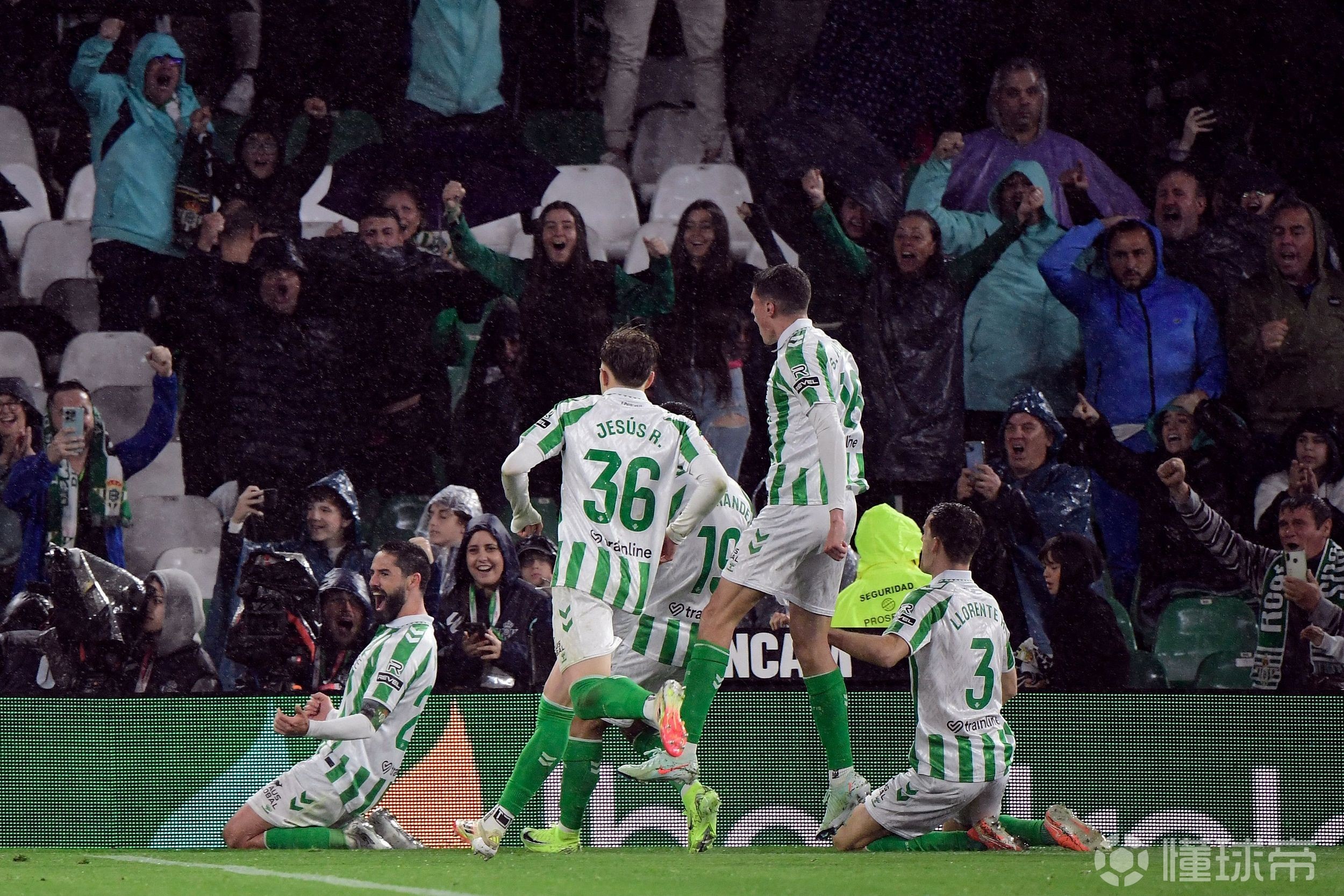 包含伊斯科破门建功，皇马客场赢球的词条