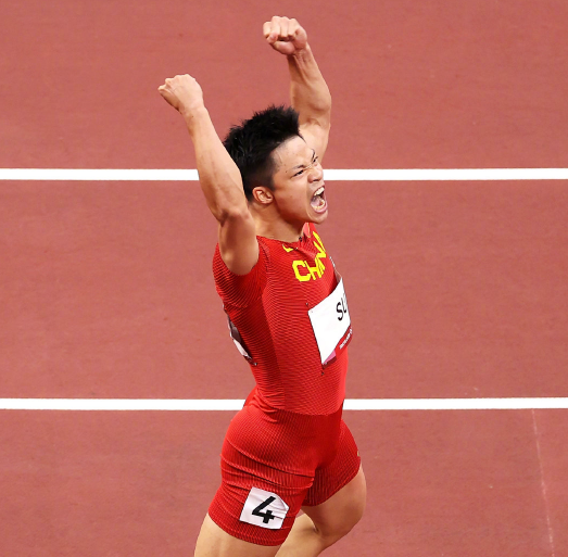 塞尔维亚自行车选手速度飙升,夺得第三