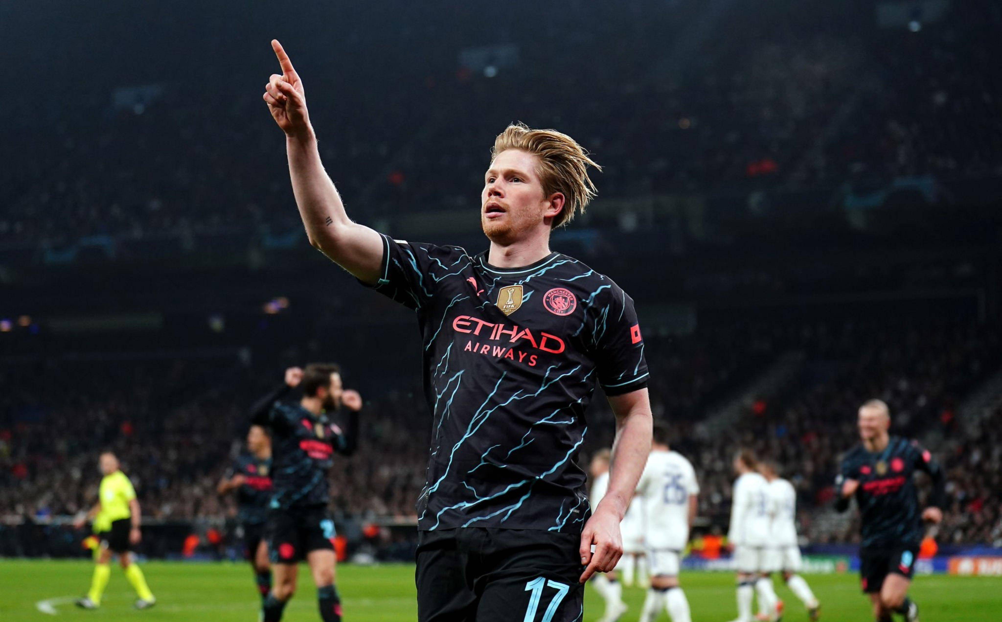 曼城门将神勇守护球门，表现稳定