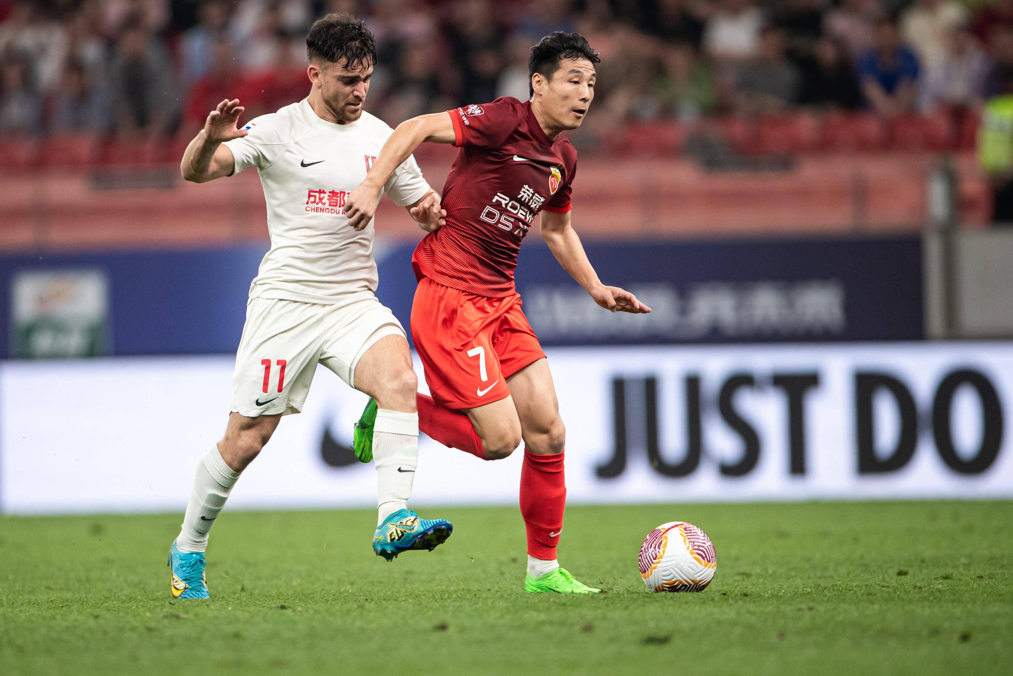 中超球队豪取胜利,稳步前行淘汰赛