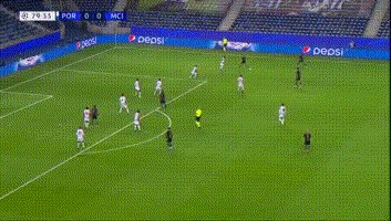 包含波尔图错失单刀球,泰山门将神勇扑救成最大功臣!的词条