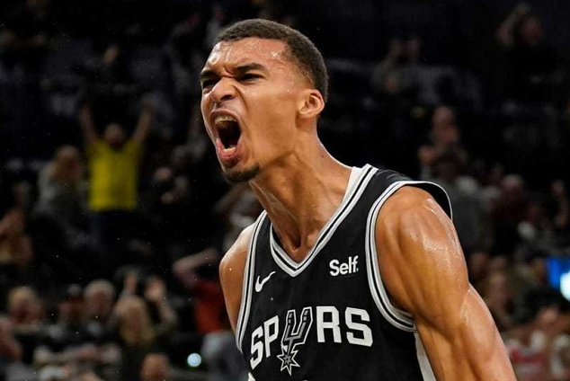  东契奇西装图片 